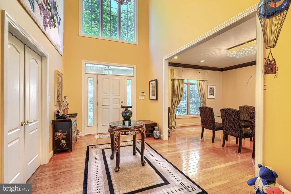Image 2 of property listing at 3121 ENCLAVE CT, Baltimore, MD 21208