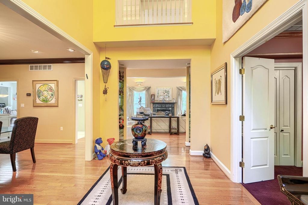 Image 3 of property listing at 3121 ENCLAVE CT, Baltimore, MD 21208
