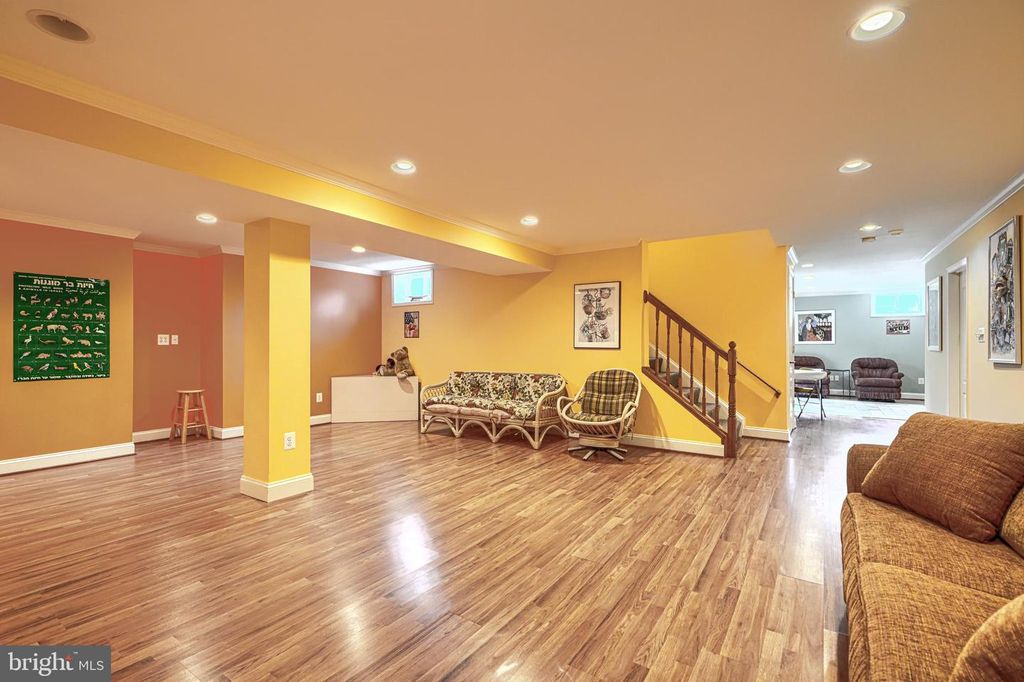 Image 35 of property listing at 3121 ENCLAVE CT, Baltimore, MD 21208