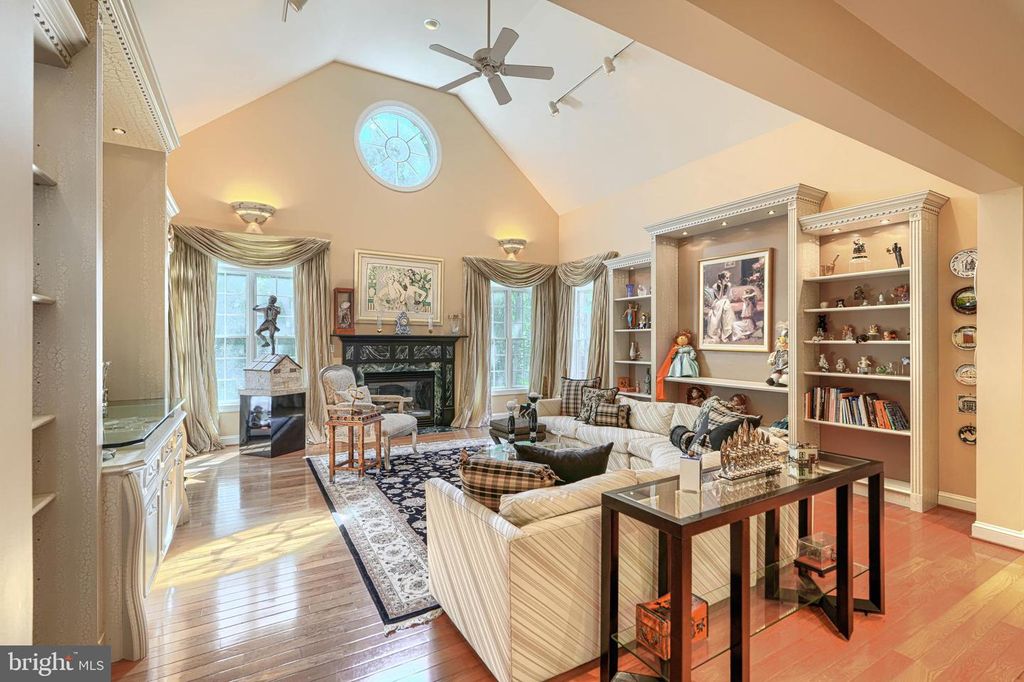 Image 4 of property listing at 3121 ENCLAVE CT, Baltimore, MD 21208
