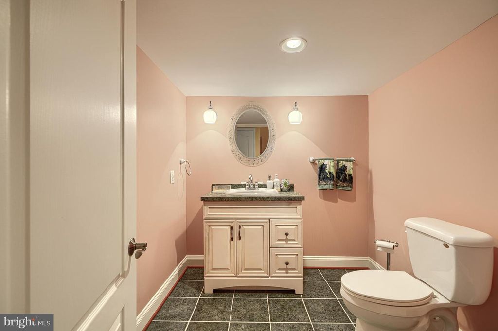 Image 40 of property listing at 3121 ENCLAVE CT, Baltimore, MD 21208