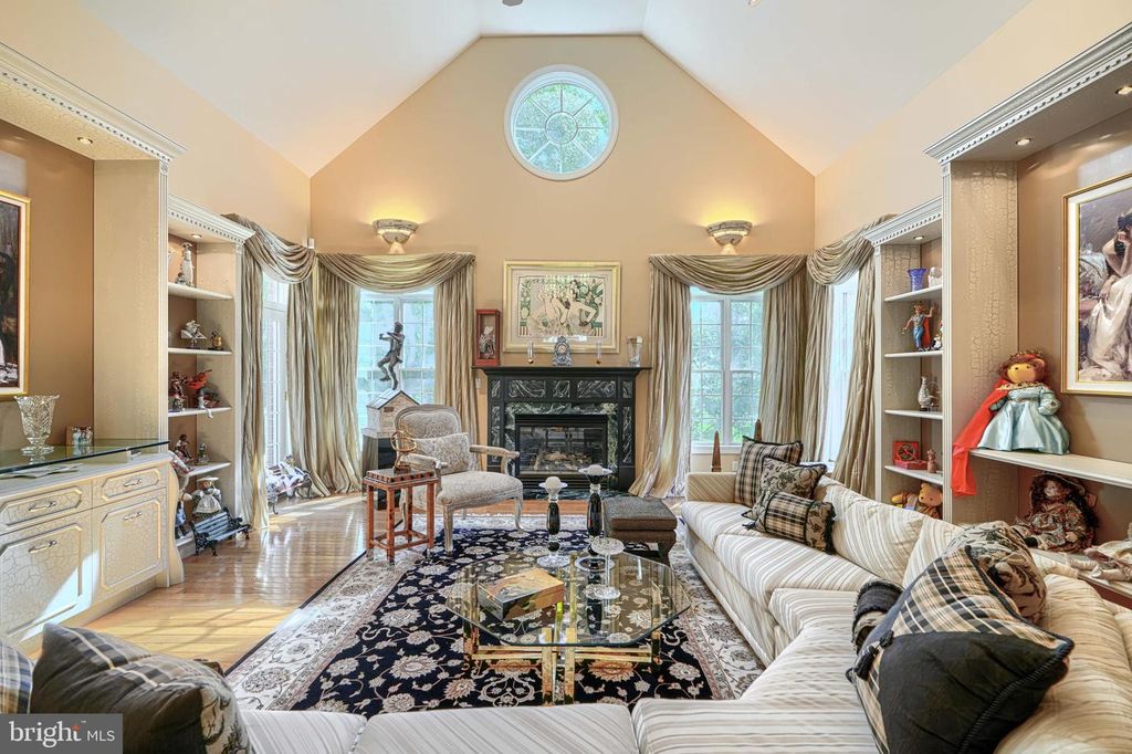 Image 5 of property listing at 3121 ENCLAVE CT, Baltimore, MD 21208