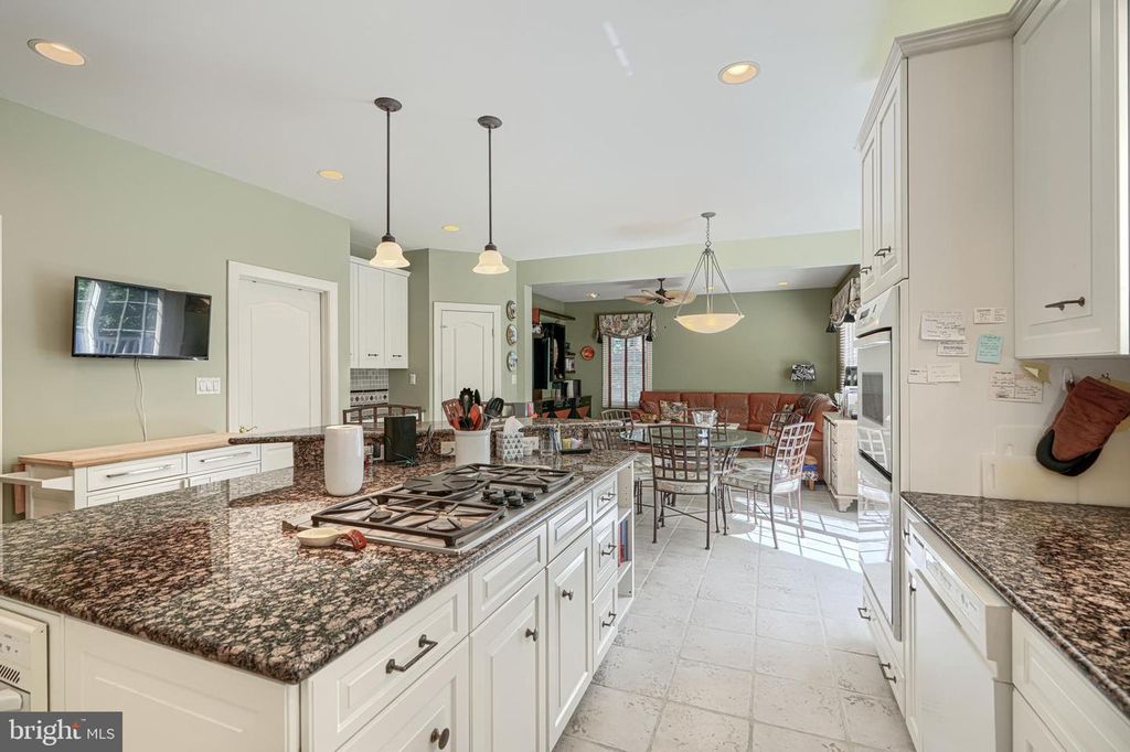Image 7 of property listing at 3121 ENCLAVE CT, Baltimore, MD 21208