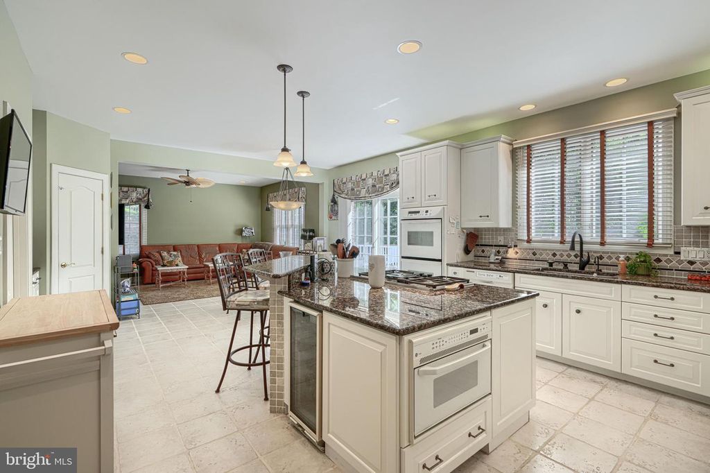 Image 8 of property listing at 3121 ENCLAVE CT, Baltimore, MD 21208