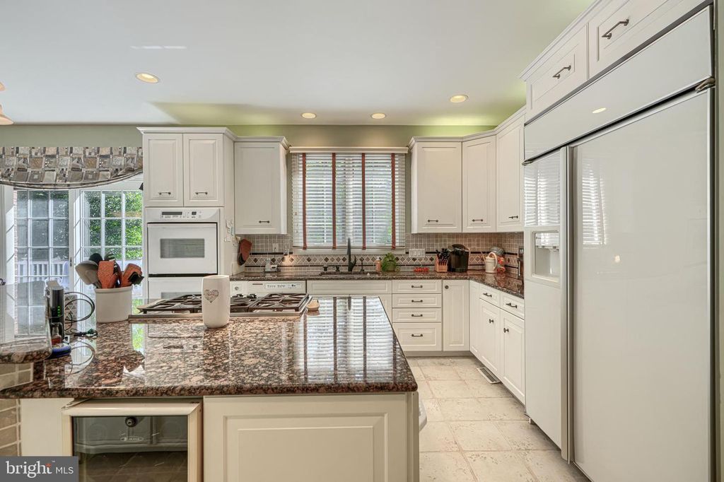 Image 9 of property listing at 3121 ENCLAVE CT, Baltimore, MD 21208