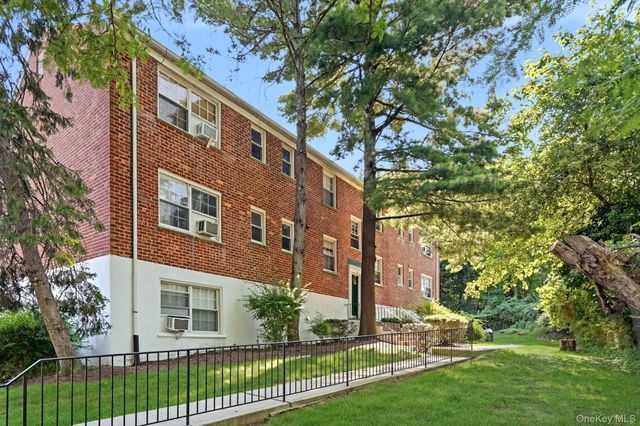39 Fieldstone Drive H2, Hartsdale, NY 10530