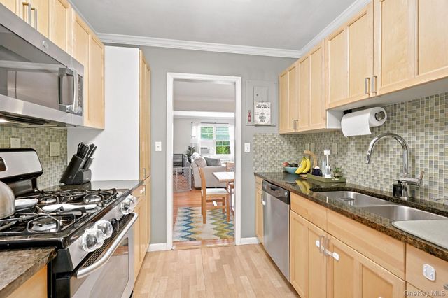 39 Fieldstone Drive H2, Hartsdale, NY 10530