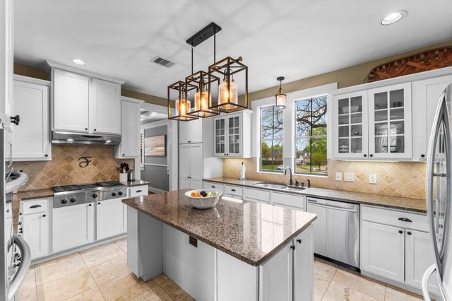 34 Eastwood Drive, Montgomery, TX 77356