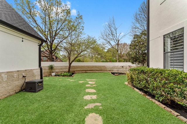 34 Eastwood Drive, Montgomery, TX 77356