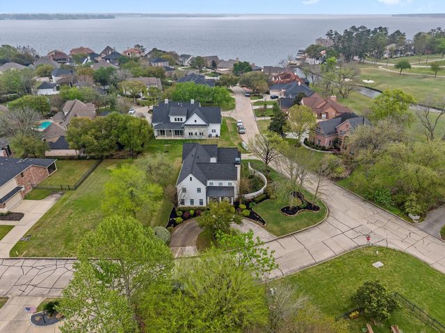 34 Eastwood Drive, Montgomery, TX 77356