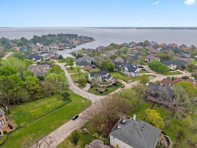 34 Eastwood Drive, Montgomery, TX 77356