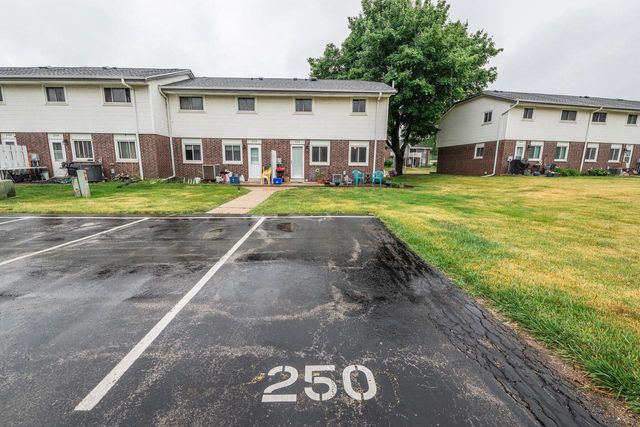 250 Morris STREET, Pewaukee, WI 53072