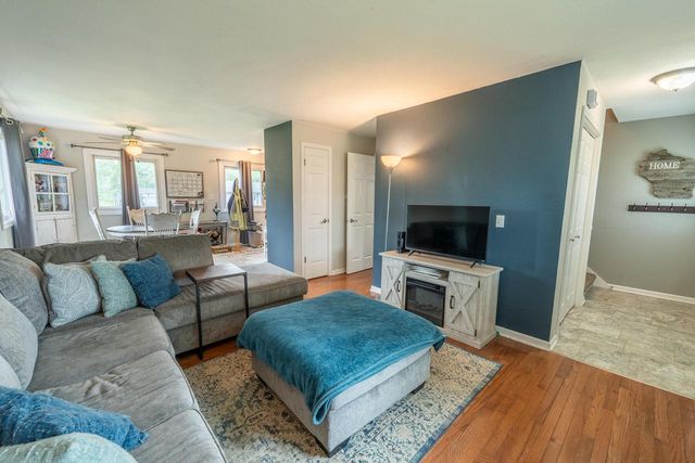 250 Morris STREET, Pewaukee, WI 53072