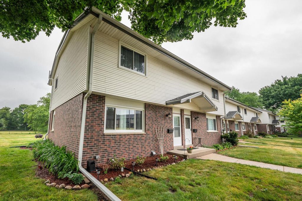 250 Morris STREET, Pewaukee, WI 53072