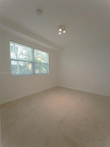 3676 Oak Ave 8, Miami, FL 33133