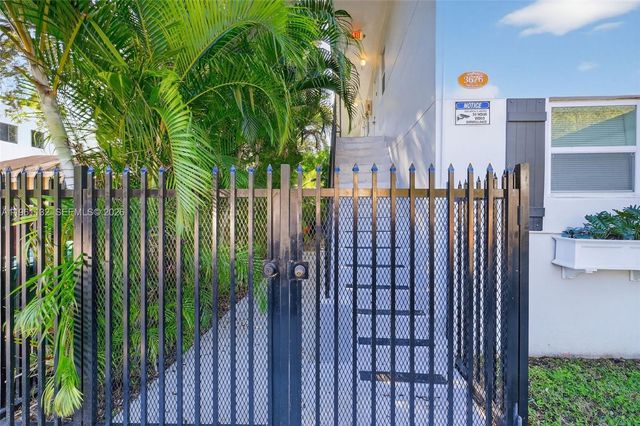 3676 Oak Ave 8, Miami, FL 33133