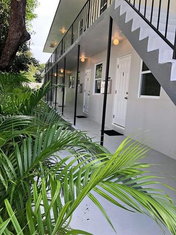 3676 Oak Ave 8, Miami, FL 33133