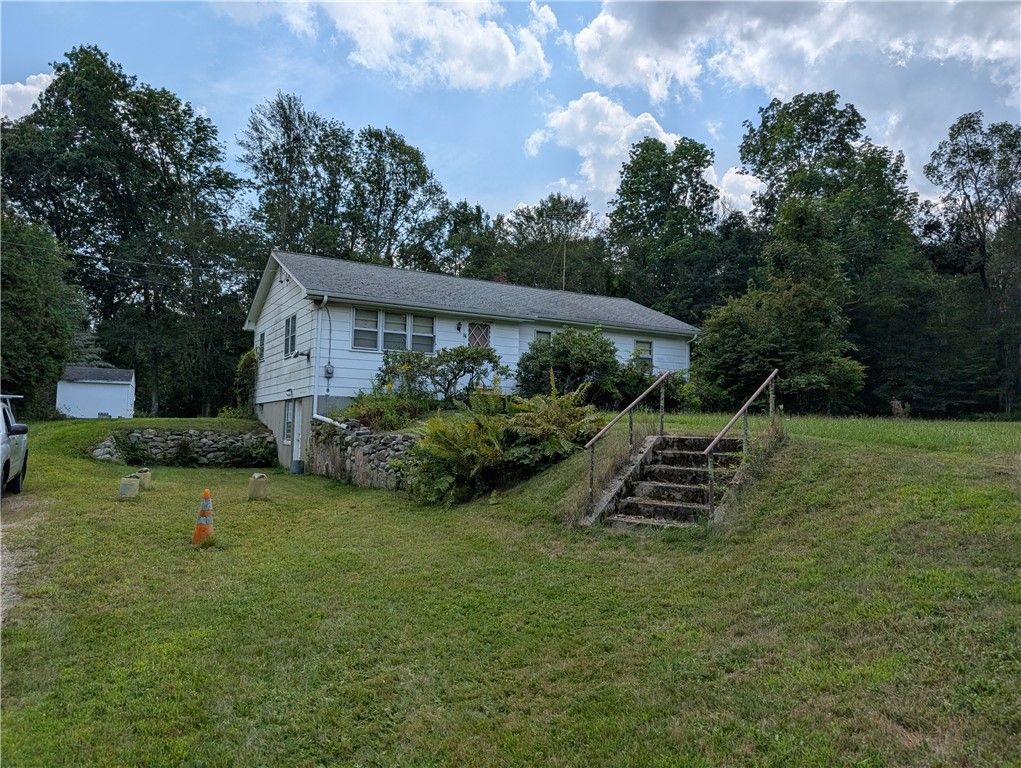 28 North Road, Foster, RI 02825