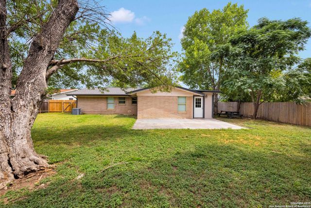 823 BRIARCLIFF DR, San Antonio, TX 78213