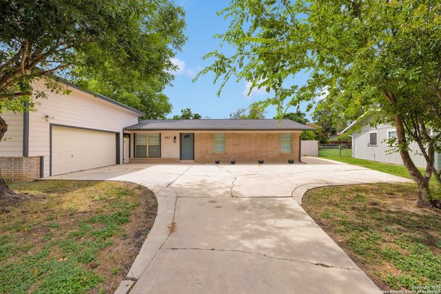 823 BRIARCLIFF DR, San Antonio, TX 78213