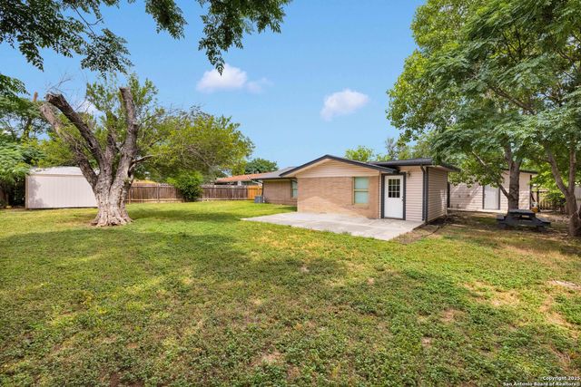 823 BRIARCLIFF DR, San Antonio, TX 78213