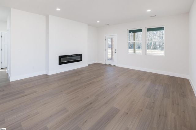 10 Pine Drive, Taylors, SC 29687