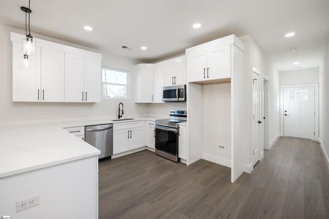 10 Pine Drive, Taylors, SC 29687