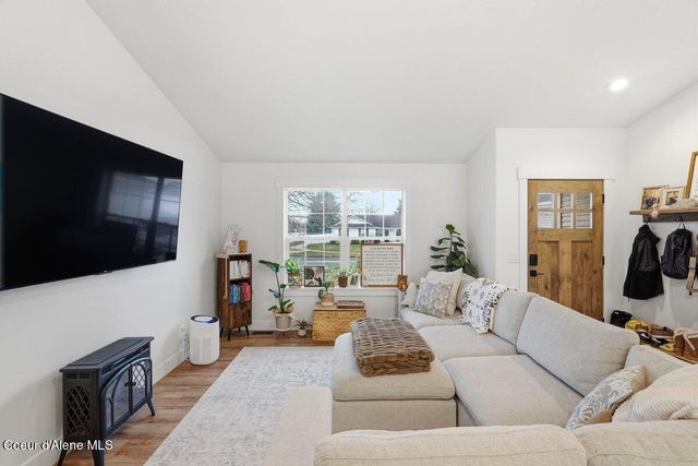 1627 W Cardinal Ave, Hayden, ID 83835