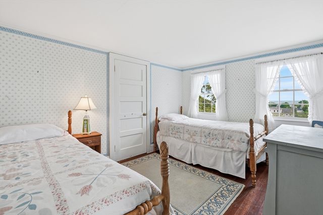 35 Grayton Ave, Barnstable, MA 02647