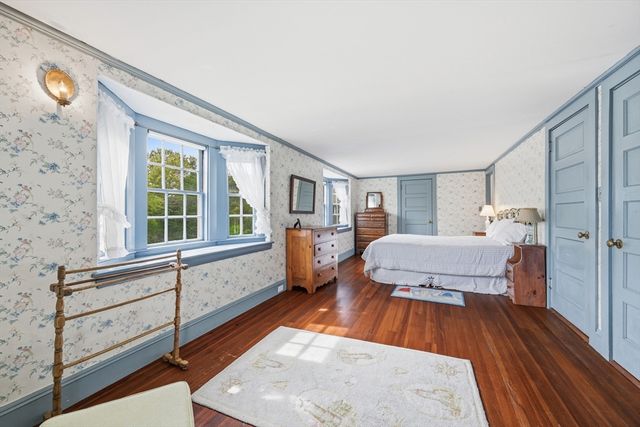 35 Grayton Ave, Barnstable, MA 02647