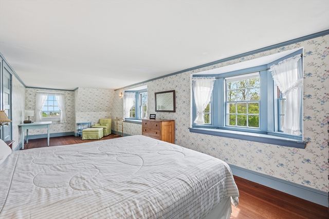 35 Grayton Ave, Barnstable, MA 02647