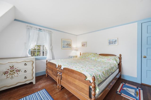 35 Grayton Ave, Barnstable, MA 02647