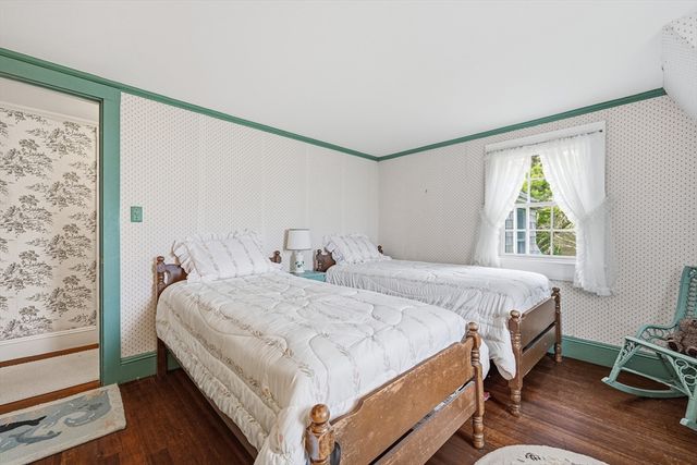 35 Grayton Ave, Barnstable, MA 02647