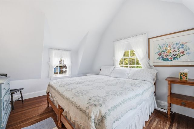 35 Grayton Ave, Barnstable, MA 02647