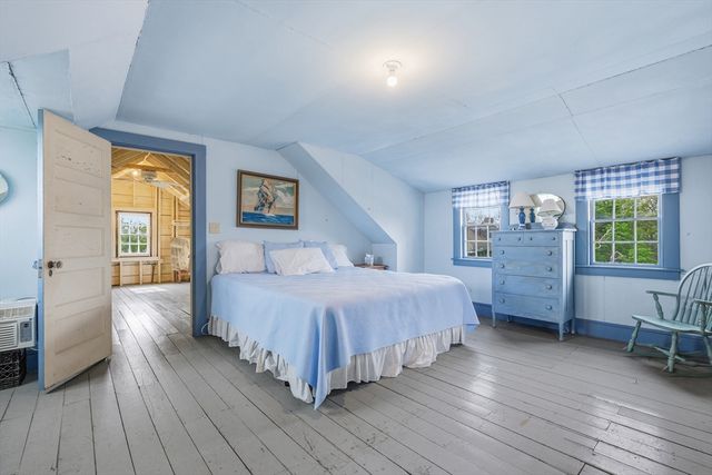 35 Grayton Ave, Barnstable, MA 02647
