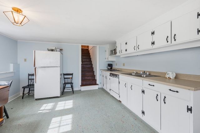 35 Grayton Ave, Barnstable, MA 02647