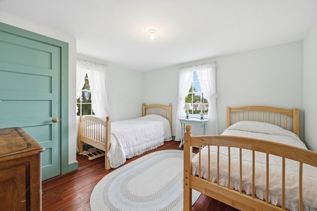 35 Grayton Ave, Barnstable, MA 02647