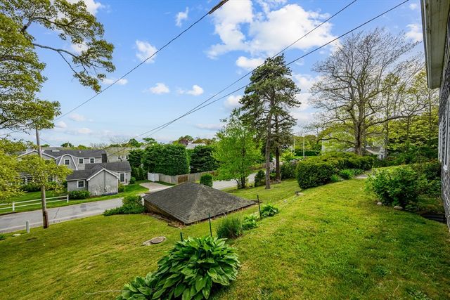 35 Grayton Ave, Barnstable, MA 02647
