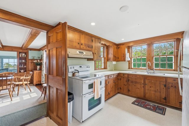 35 Grayton Ave, Barnstable, MA 02647