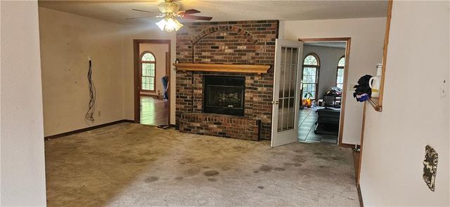 817 Elmwood Lane, Pittsburg, KS 66762