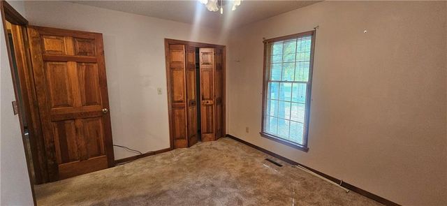 817 Elmwood Lane, Pittsburg, KS 66762