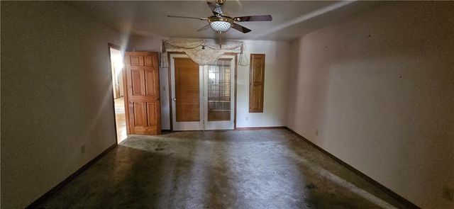 817 Elmwood Lane, Pittsburg, KS 66762