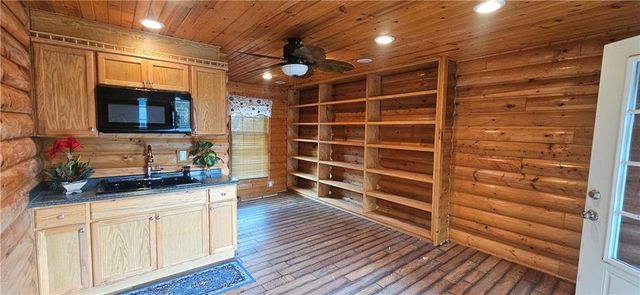 817 Elmwood Lane, Pittsburg, KS 66762