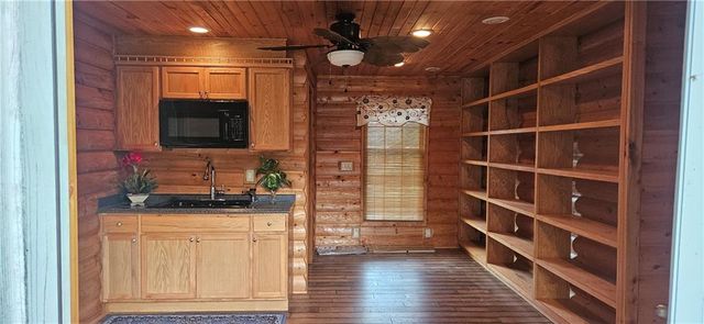 817 Elmwood Lane, Pittsburg, KS 66762