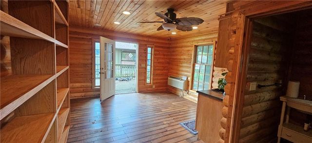 817 Elmwood Lane, Pittsburg, KS 66762