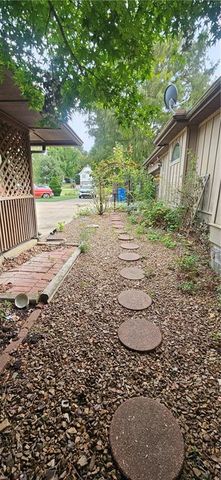 817 Elmwood Lane, Pittsburg, KS 66762