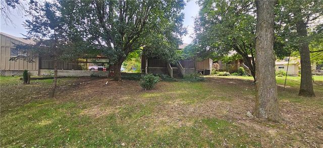 817 Elmwood Lane, Pittsburg, KS 66762