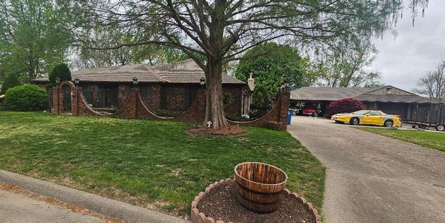 817 Elmwood Lane, Pittsburg, KS 66762