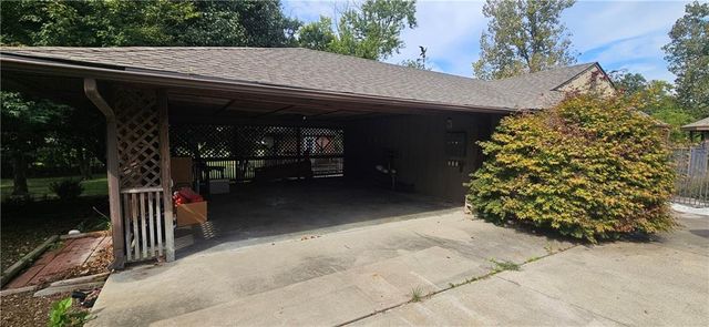 817 Elmwood Lane, Pittsburg, KS 66762