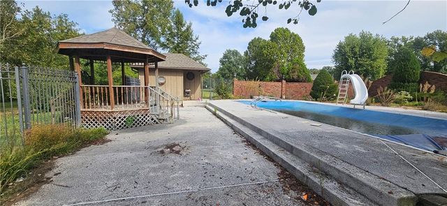 817 Elmwood Lane, Pittsburg, KS 66762